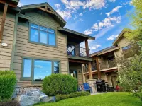 Cozy Home steps from Town Center, with a Stunning View of the Mountains! - 4つ星