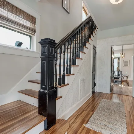 Hawthorn House Remodeled 3BR Walk to Town!