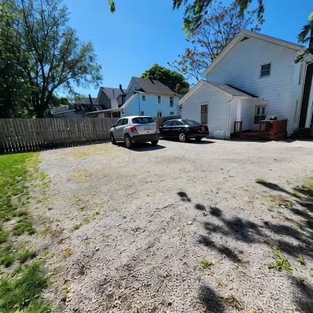 Come visit The Sunflower House! 4 bedrooms 2 baths in Ashtabula Harbor with WIFI