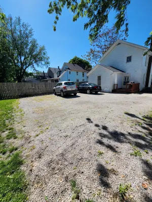Come visit The Sunflower House! 4 bedrooms 2 baths in Ashtabula Harbor with WIFI