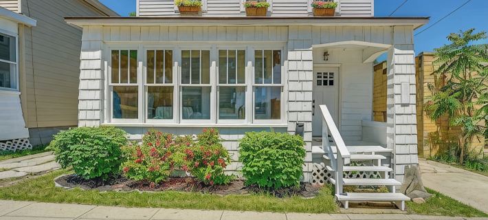 Family-Friendly Retreat Near Manistee Riverwalk - Dogs Allowed マニスティーのホテル