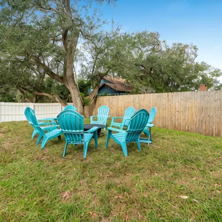 Newly Renovated 4BR Beach Retreat: Walk to beach,Games, Pet Friendly, Near DT