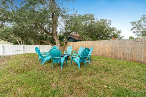 Newly Renovated 4BR Beach Retreat: Walk to beach,Games, Pet Friendly, Near DT