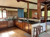 Sweet and spacious mountain view home w/fireplace! Hotels in Shawangunk