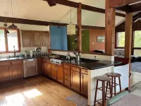 Sweet and spacious mountain view home w/fireplace!