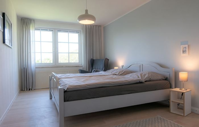 Spacious vacation apartment with terrace and garden