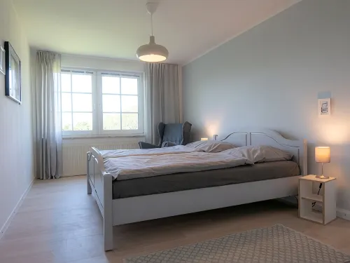 Spacious vacation apartment with terrace and garden