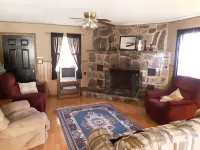 Beautiful Rustic Cabin, ATV Trails, Creek, alcohol & smoke-free environment. - 2-Star