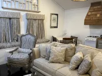 The Little Manor on 7th, secluded cottage moments from Historic Downtown Laurel Hotels in Laurel