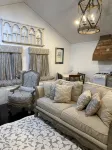 The Little Manor on 7th, secluded cottage moments from Historic Downtown Laurel