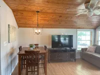 Cozy Lakefront Cottage - Wifi
