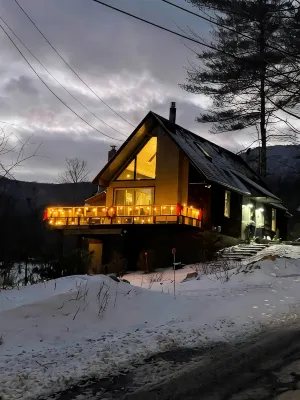 Dragonfly Cottage -Luxurious Mountain View A-Frame -quiet street close to town.