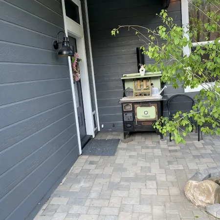 1890 Graystone Cottage behind Historic Home short walk to Downtown & Whiskey Row