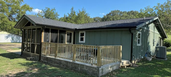 Private and secluded 4-bedroom farmhouse minutes from Lake Greeson パイクのホテル