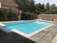The Dovecote, Historic Cottage in a Peaceful Garden - Pools