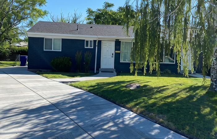 Beautiful 2 Bedroom Home In SLC with Private Hot Tub!