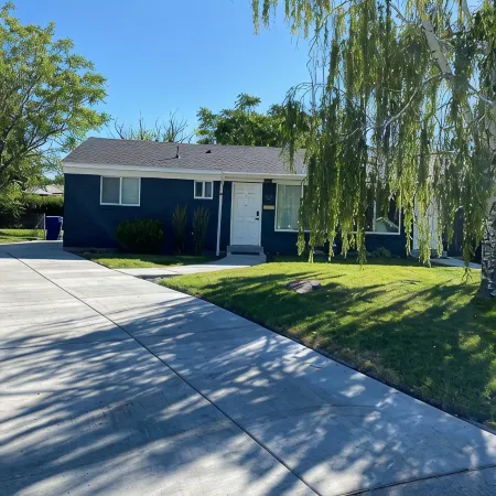 Beautiful 2 Bedroom Home In SLC with Private Hot Tub!