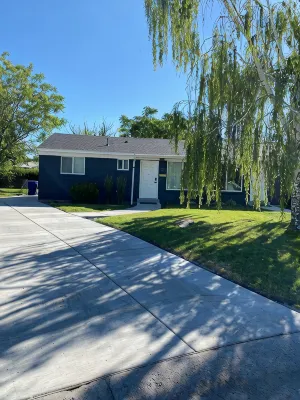Beautiful 2 Bedroom Home In SLC with Private Hot Tub!