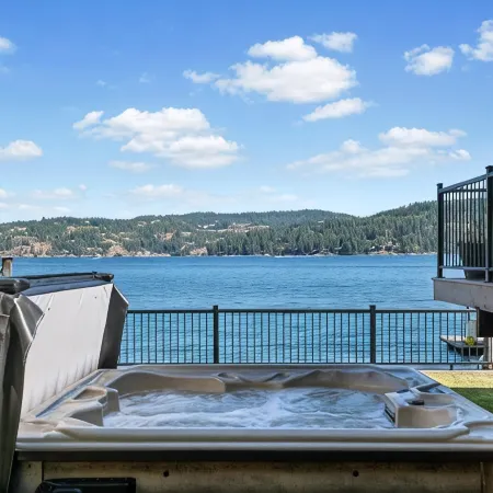 Barn Owl Cabin - Lakefront Home with a Private Dock