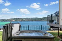 Barn Owl Cabin - Lakefront Home with a Private Dock - Jacuzzi