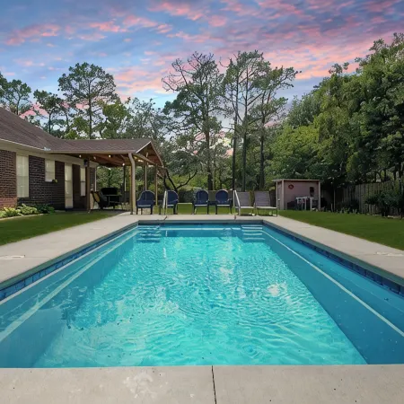 Private Saltwater Pool, No Stairs, Sleeps 8, Bunk Bed, Games, Gym, Near Beaches!