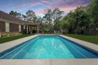 Private Saltwater Pool, No Stairs, Sleeps 8, Bunk Bed, Games, Gym, Near Beaches! - Wifi