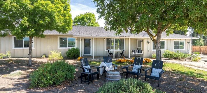 Boots & Barrels Ranch-2 master bedrooms,2 add'l bedrooms,3 baths, views, firepit Hotels in Paso Robles