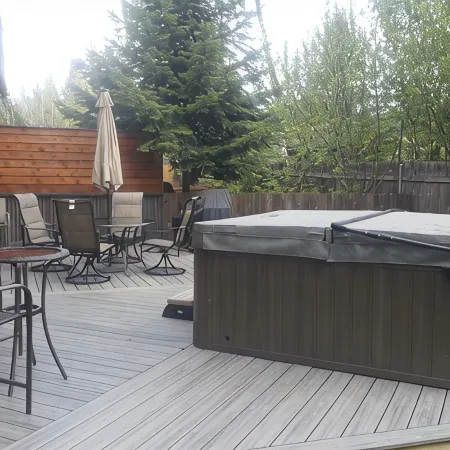 Summer Escape or Winter Wonderland. Private Hottub, 1 mi from downtown Whitefish