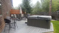 Summer Escape or Winter Wonderland. Private Hottub, 1 mi from downtown Whitefish - جاكوزي