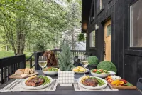 Hydrotherapy Jacuzzi-Sauna -Sauna • Hydro Hot Tub, Romantic Cabin