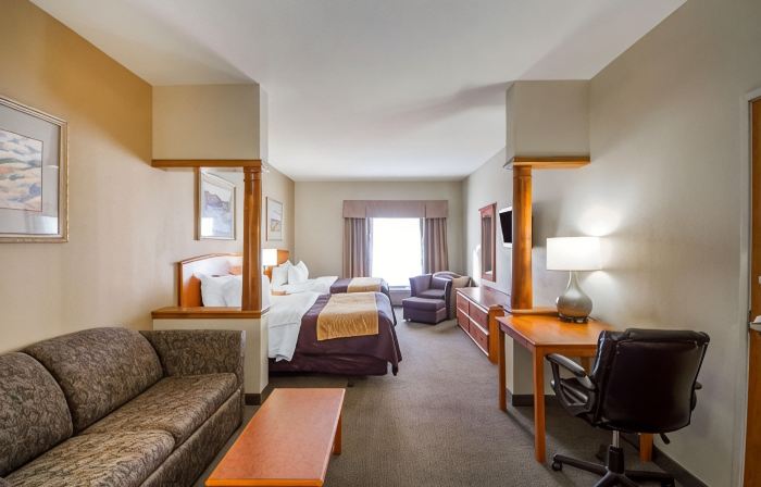 Quality Inn & Suites MidAmerica Industrial Park Area