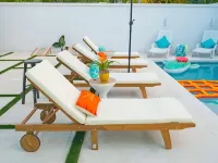 Entire Condominium Home away from Home with Pool, Near Beach ラブビーチ周辺のホテル