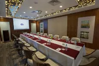 M Crown Hotel - 4-Star