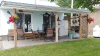 Cozy All Season Bungalow right on the Lake  wine and brewery trail. - Wifi