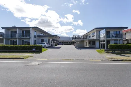Acacia Lake View Motel