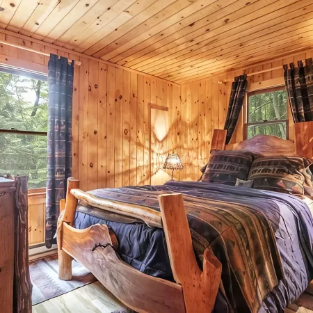 Luxury Cabin on the Lake & In The Trees