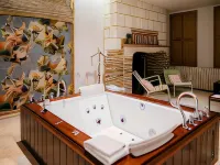 Le Champ des Oiseaux & Spa Hotels near Aube Stadium