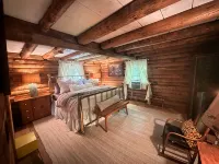 Tripps Cabin- Quaint cabin a mile from downtown Highlands! Hotels in Highlands