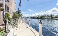 Boca Waterfront • Watch the Boats • Pool & Gym