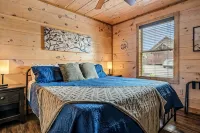 2 Min to Dollywood•Hot Tub, Bunks & Arcade - Chalets