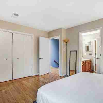 Walk to Metro-Near Washington DC-Amazon HQ-DCA Airport-Pentagon-Crystal City Rooms