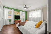 The Rhitreat, 2BR, 10 Min to Downtown & Airport - Bungalows