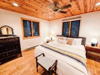 Native Gem Mountain Chalet with Views Near Smoky Mountains, Trails & Waterfalls