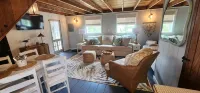 Cozy cottage steps to beach sleeps 5 with WiFi, AC in charming Marshfield - Wi-Fi