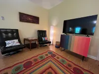 Retro 1-bedroom duplex in quiet Chapel Hill neighborhood