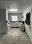 James’ Modern Cheerful Home! - 2-Star