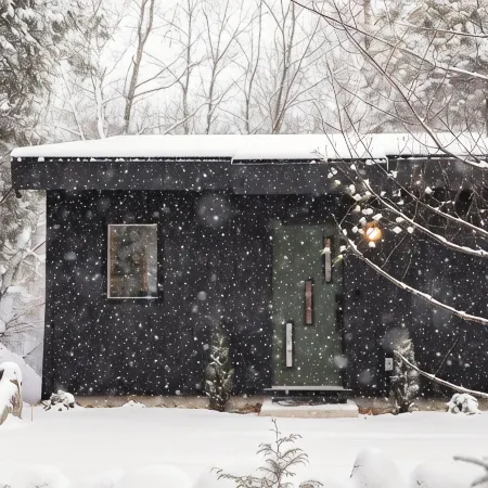 Luxe Cozy Spa Cabin w/ Hot Tub, Sauna, Fireplace, 10 Mins to Sunday River