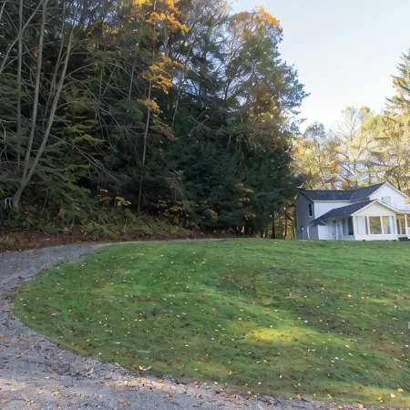 Restored 1800s Farmhouse in Beautiful Hocking Hills