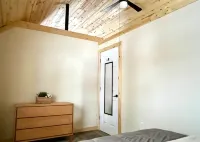 Stylish, Cozy Cabin in Lake George.