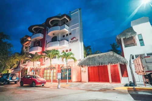Hotel y Suites Los Encantos - de playa